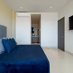 Amazing 3Br Condo With Spacious Terrace And Views